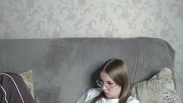 HitGyrl online show from April 2026 01:41:01 PM