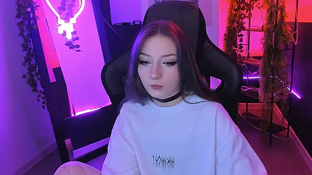 Snapshot of LiliLuna chatting on September 2025 01:24:01 PM LiliLuna online show from September 2025 01:24:01 PM