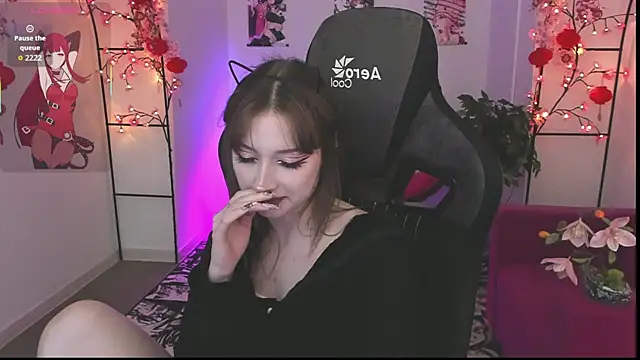 LiliLuna online show from April 2026 04:12:01 PM
