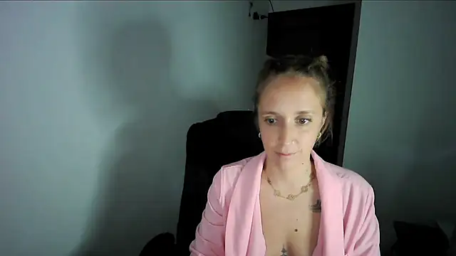 Snapshot of violetofsecret chatting on September 2025 09:59:02 PM violetofsecret online show from September 2025 09:59:02 PM