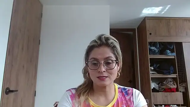 linda-mature43 online show from October 2025 05:30:01 PM