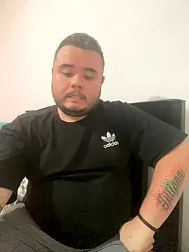 Snapshot of Chimbo-1996 chatting on October 2025 09:47:02 PM Chimbo-1996 online show from October 2025 09:47:02 PM