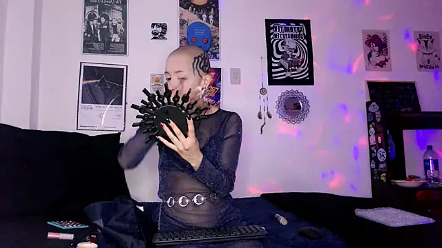 Snapshot of plutonbluemooon333 chatting on October 2025 10:19:01 PM plutonbluemooon333 online show from October 2025 10:19:01 PM