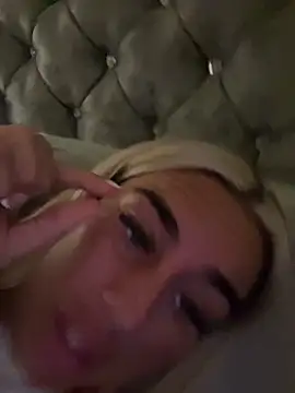 Snapshot of EllieMaeBaby chatting on September 2025 09:38:01 PM EllieMaeBaby online show from September 2025 09:38:01 PM