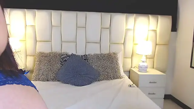 Snapshot of ValuFooster chatting on October 2025 04:37:02 PM ValuFooster online show from October 2025 04:37:02 PM