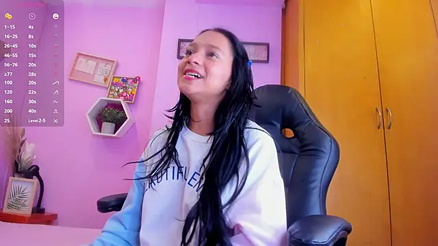 Snapshot of EmmaAnturin chatting on September 2025 09:25:01 PM EmmaAnturin online show from September 2025 09:25:01 PM