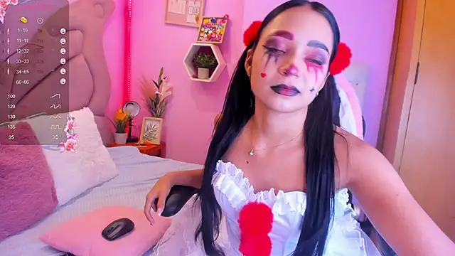 Snapshot of EmmaAnturin chatting on October 2025 10:54:02 PM EmmaAnturin online show from October 2025 10:54:02 PM