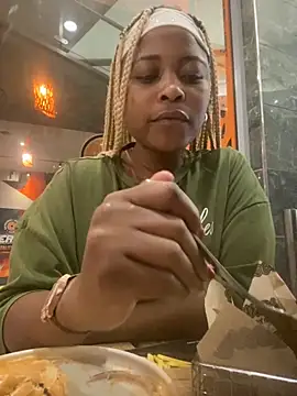 BQueen223 online show from October 2025 07:05:01 PM