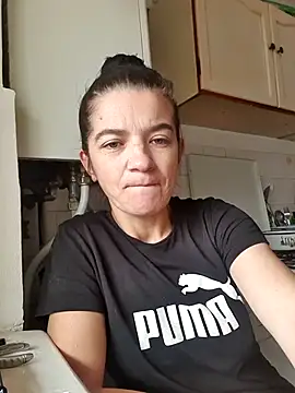 Snapshot of alinaalinutzq chatting on December 2025 11:06:01 AM alinaalinutzq online show from December 2025 11:06:01 AM