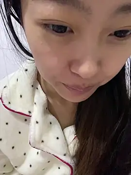 MengMeng0515 online show from December 2025 12:01:02 PM