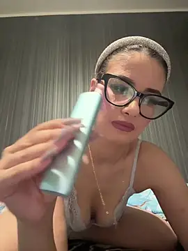 Larra69 online show from May 2026 05:41:01 PM