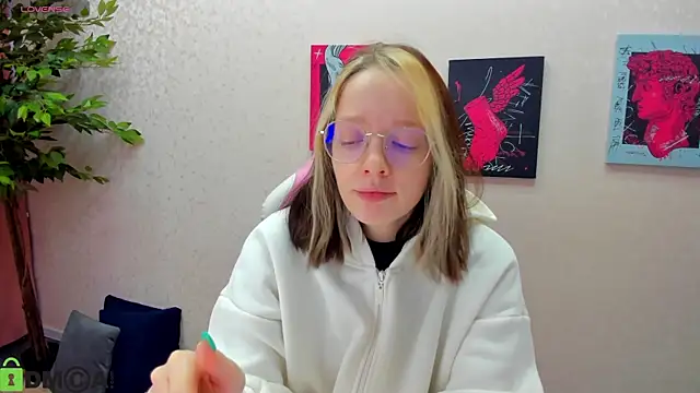 Snapshot of R0cket_bunny chatting on December 2025 12:38:02 AM R0cket bunny online show from December 2025 12:38:02 AM