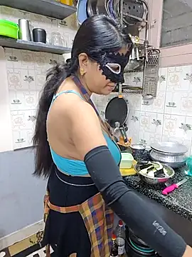 Queen Nightt online show from September 2025 03:21:01 AM