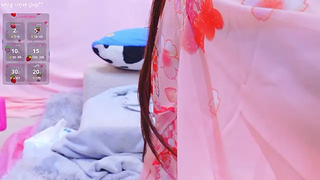 Snapshot of Cupid_33333 chatting on November 2025 08:14:01 AM Cupid 33333 online show from November 2025 08:14:01 AM