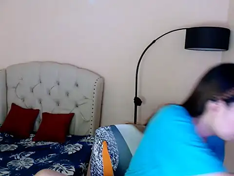 ShantalFoxxy  online show from June 2026 10:41:01 PM