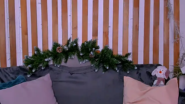 Lori Williams online show from December 2025 01:02:02 AM