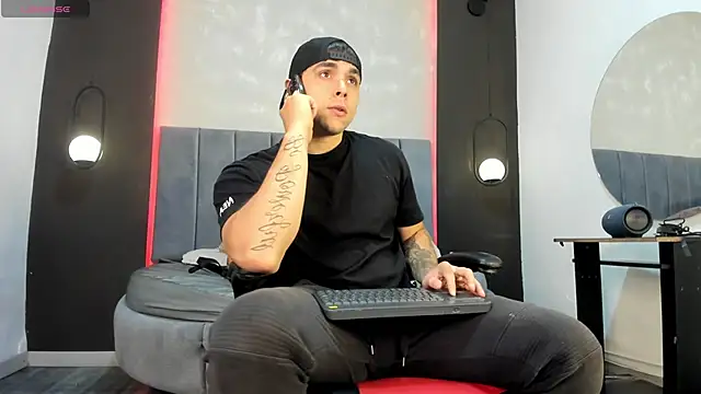 Liam walk  online show from September 2025 10:43:02 PM