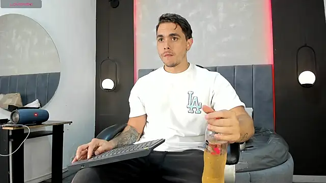 Liam walk  online show from October 2025 10:31:01 PM