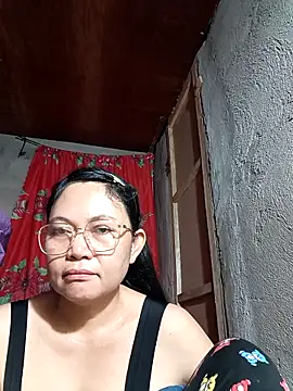 Snapshot of Everleigh_mom chatting on October 2025 10:32:02 PM Everleigh mom online show from October 2025 10:32:02 PM