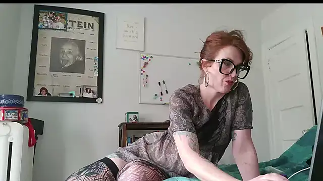 Snapshot of MamaFoxxx911 chatting on November 2025 05:00:02 PM MamaFoxxx911 online show from November 2025 05:00:02 PM