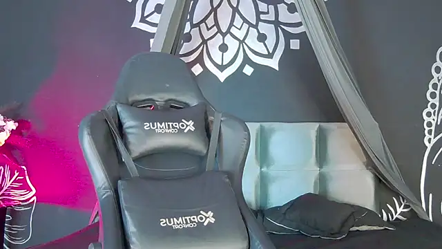 RavennMoonn online show from September 2025 08:56:01 PM