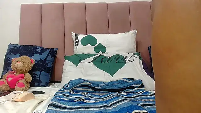 Snapshot of RoundaAssx22 chatting on January 2026 07:28:01 PM RoundaAssx22 online show from January 2026 07:28:01 PM