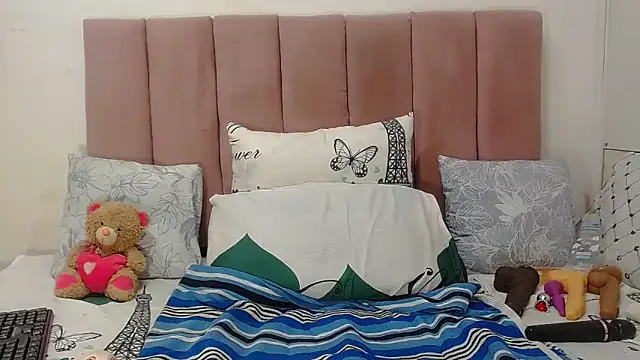 Snapshot of RoundaAssx22 chatting on February 2026 03:26:01 AM RoundaAssx22 online show from February 2026 03:26:01 AM