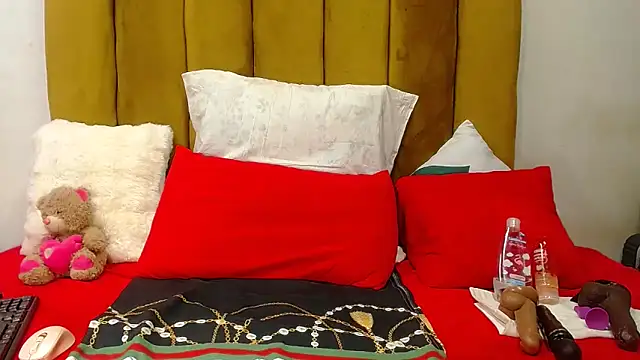 Snapshot of RoundaAssx22 chatting on February 2026 08:53:01 PM RoundaAssx22 online show from February 2026 08:53:01 PM