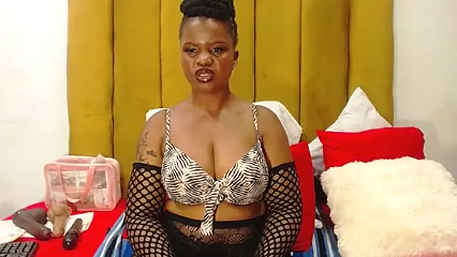 Snapshot of RoundaAssx22 chatting on March 2026 10:03:02 PM RoundaAssx22 online show from March 2026 10:03:02 PM