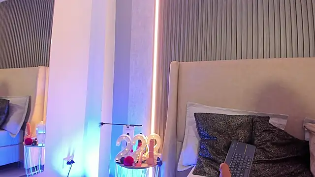 AbbyBeck online show from September 2025 11:44:01 AM