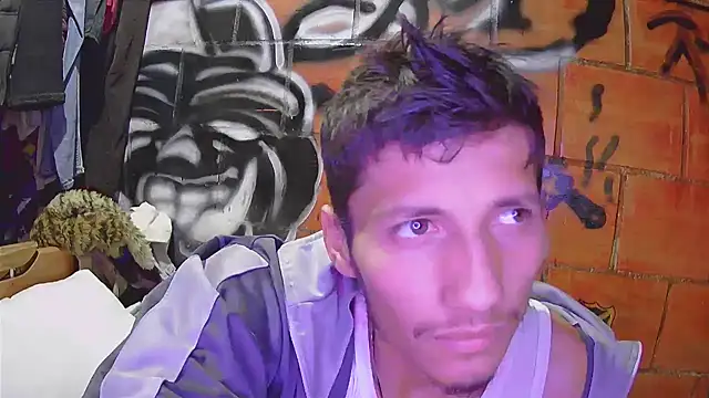 alexandercruz online show from May 2026 11:32:01 PM