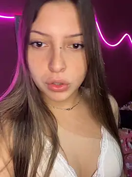 Snapshot of kiramedi chatting on September 2025 11:08:01 PM kiramedi online show from September 2025 11:08:01 PM