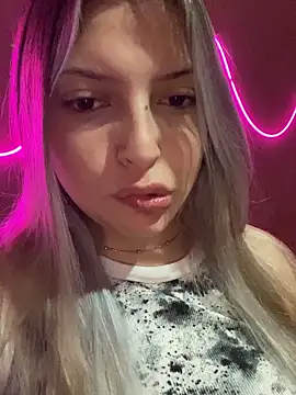 Snapshot of kiramedi chatting on November 2025 09:42:02 PM kiramedi online show from November 2025 09:42:02 PM