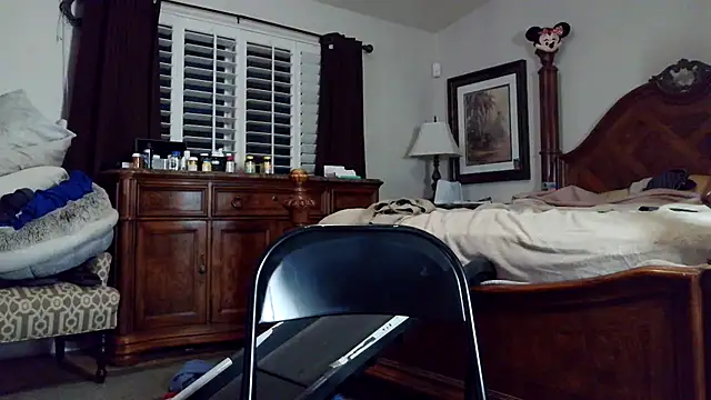 DERTYLAY online show from April 2026 03:59:01 AM