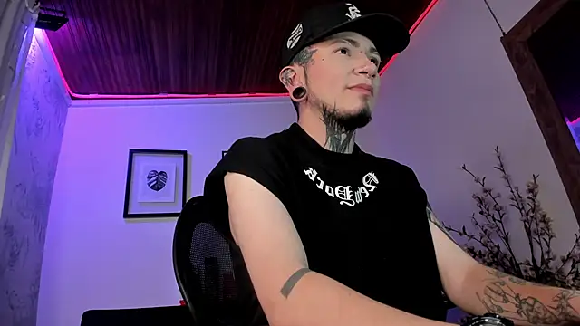 tyler jones  online show from October 2025 04:07:01 AM