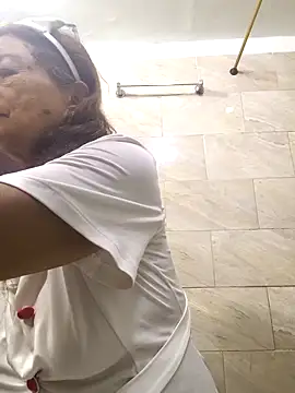 MaryeLunna online show from December 2025 11:40:02 AM