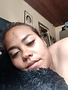 Snapshot of EmilyDuran_ chatting on September 2025 06:52:01 PM EmilyDuran online show from September 2025 06:52:01 PM