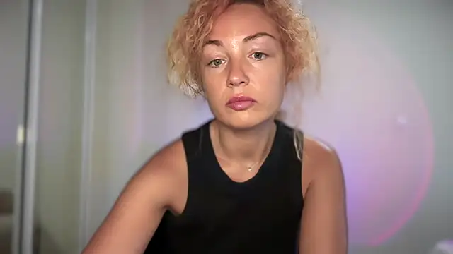 Reddgiirl online show from June 2026 06:27:01 PM