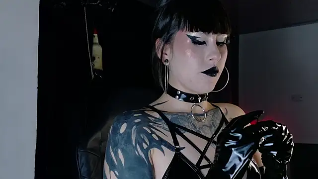 Angelabl0odborne online show from October 2025 10:15:01 PM