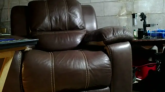 Luv2SuckBWC92 online show from December 2025 04:08:01 AM