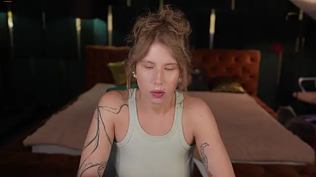 Snapshot of BadAfina chatting on September 2025 07:32:02 AM BadAfina online show from September 2025 07:32:02 AM