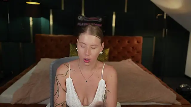 Snapshot of BadAfina chatting on September 2025 06:59:02 AM BadAfina online show from September 2025 06:59:02 AM