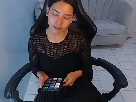 Snapshot of victoria_hernandez_t_ chatting on May 2026 01:37:02 PM victoria hernandez t online show from May 2026 01:37:02 PM