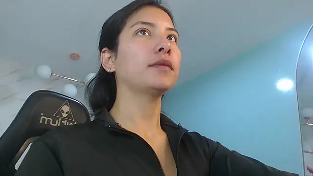 Snapshot of victoria_hernandez_t_ chatting on May 2026 01:07:01 PM victoria hernandez t online show from May 2026 01:07:01 PM