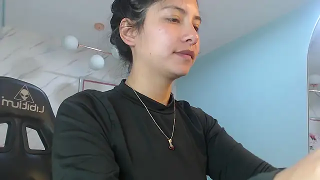 victoria hernandez t  online show from June 2026 01:17:02 PM