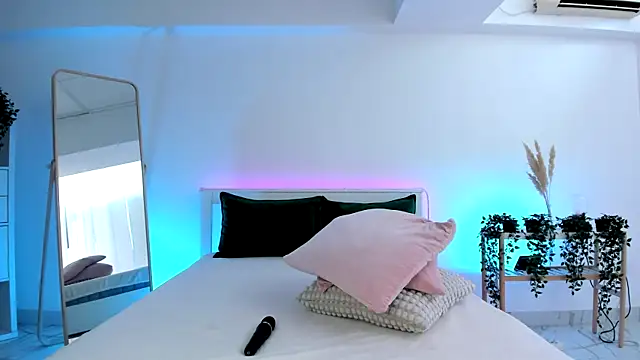 Emmi Lake online show from September 2025 06:46:01 AM