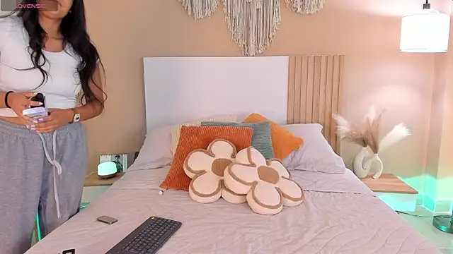 Camila Bustamante online show from February 2026 03:30:01 PM