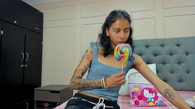 ZoeQuinn online show from February 2026 07:48:01 PM