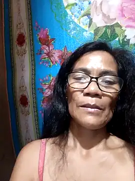 Snapshot of ImYourWoman_55 chatting on October 2025 10:31:01 PM ImYourWoman 55 online show from October 2025 10:31:01 PM