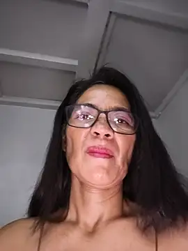 Snapshot of ImYourWoman_55 chatting on May 2026 09:21:01 PM ImYourWoman 55 online show from May 2026 09:21:01 PM